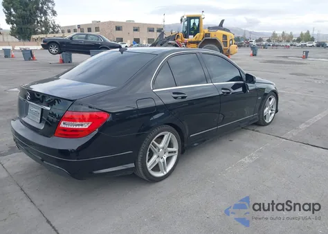 2012 Mercedes-Benz C 250 Sport из США, поврежденный, VIN WDDGF4HB9CA679863